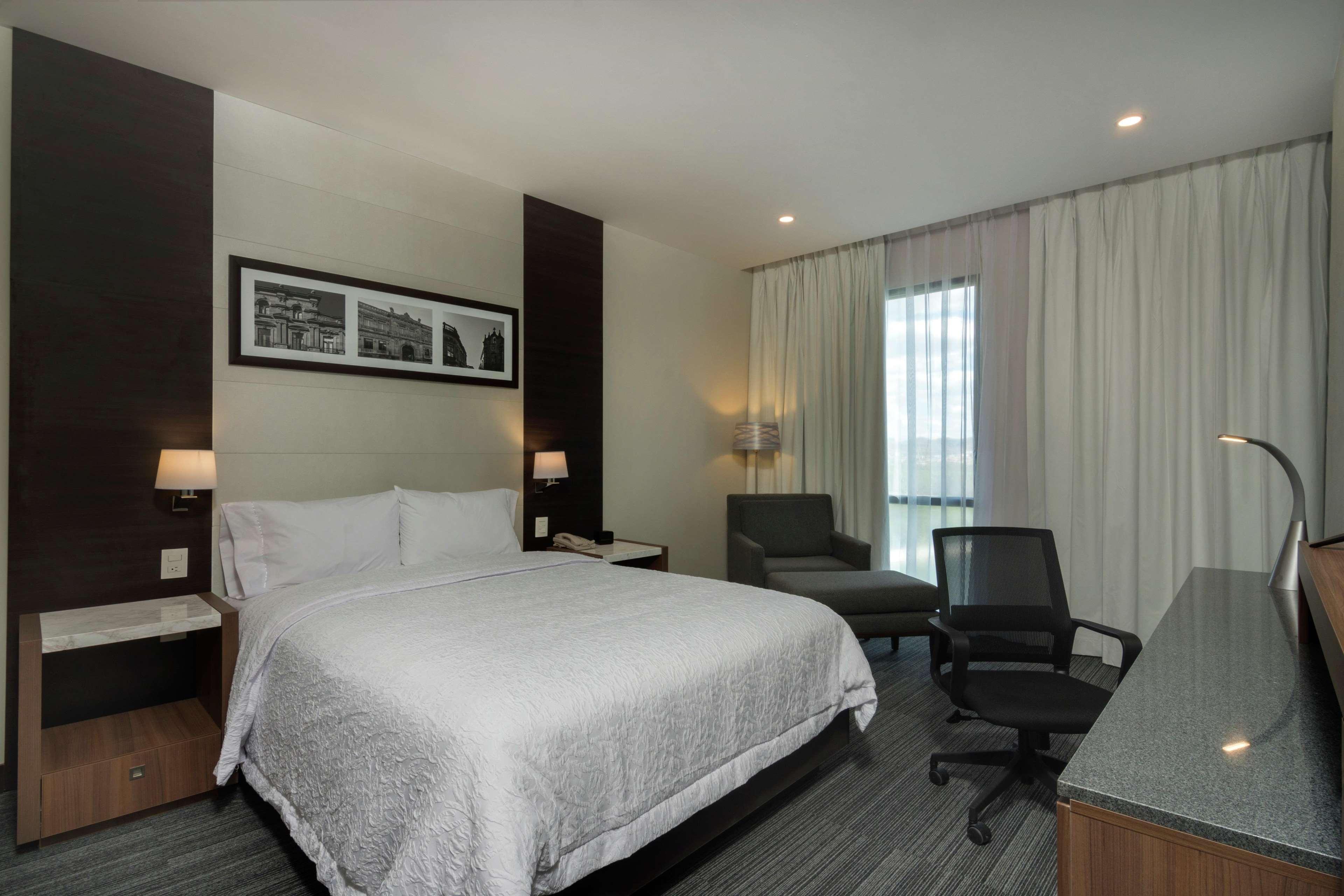 Hampton Inn And Suites San Luis Potosi Slp מראה חיצוני תמונה
