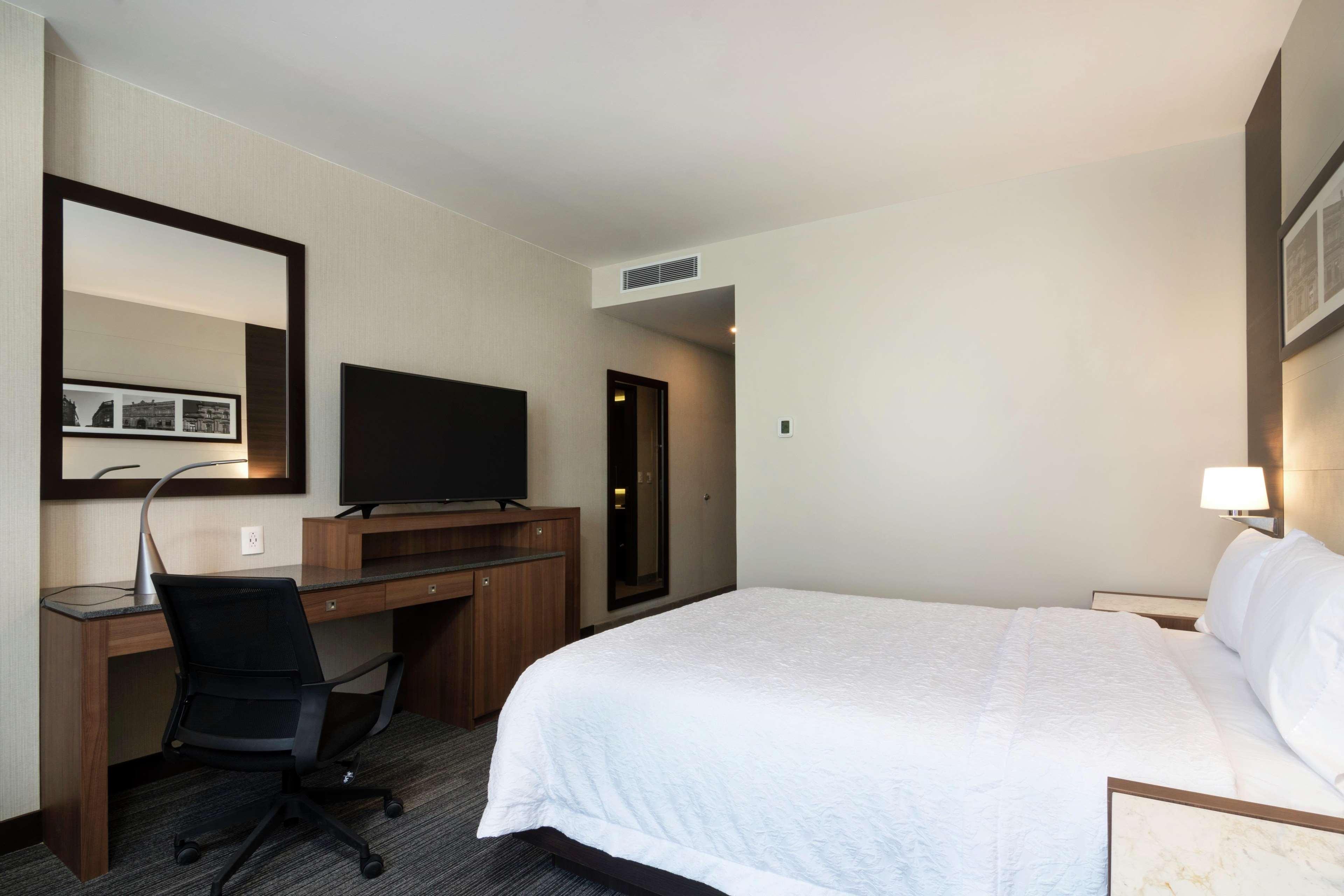 Hampton Inn And Suites San Luis Potosi Slp מראה חיצוני תמונה
