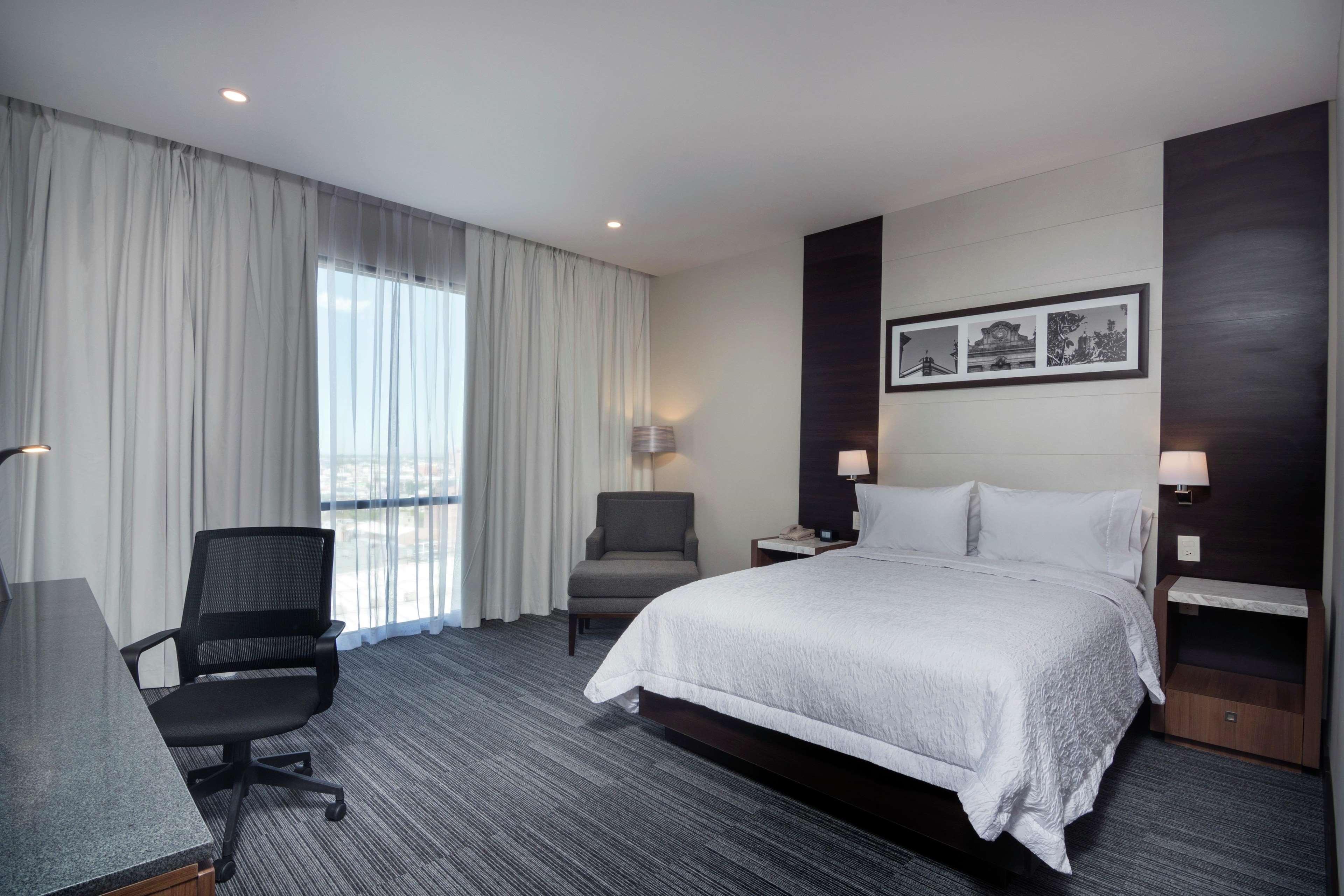 Hampton Inn And Suites San Luis Potosi Slp מראה חיצוני תמונה