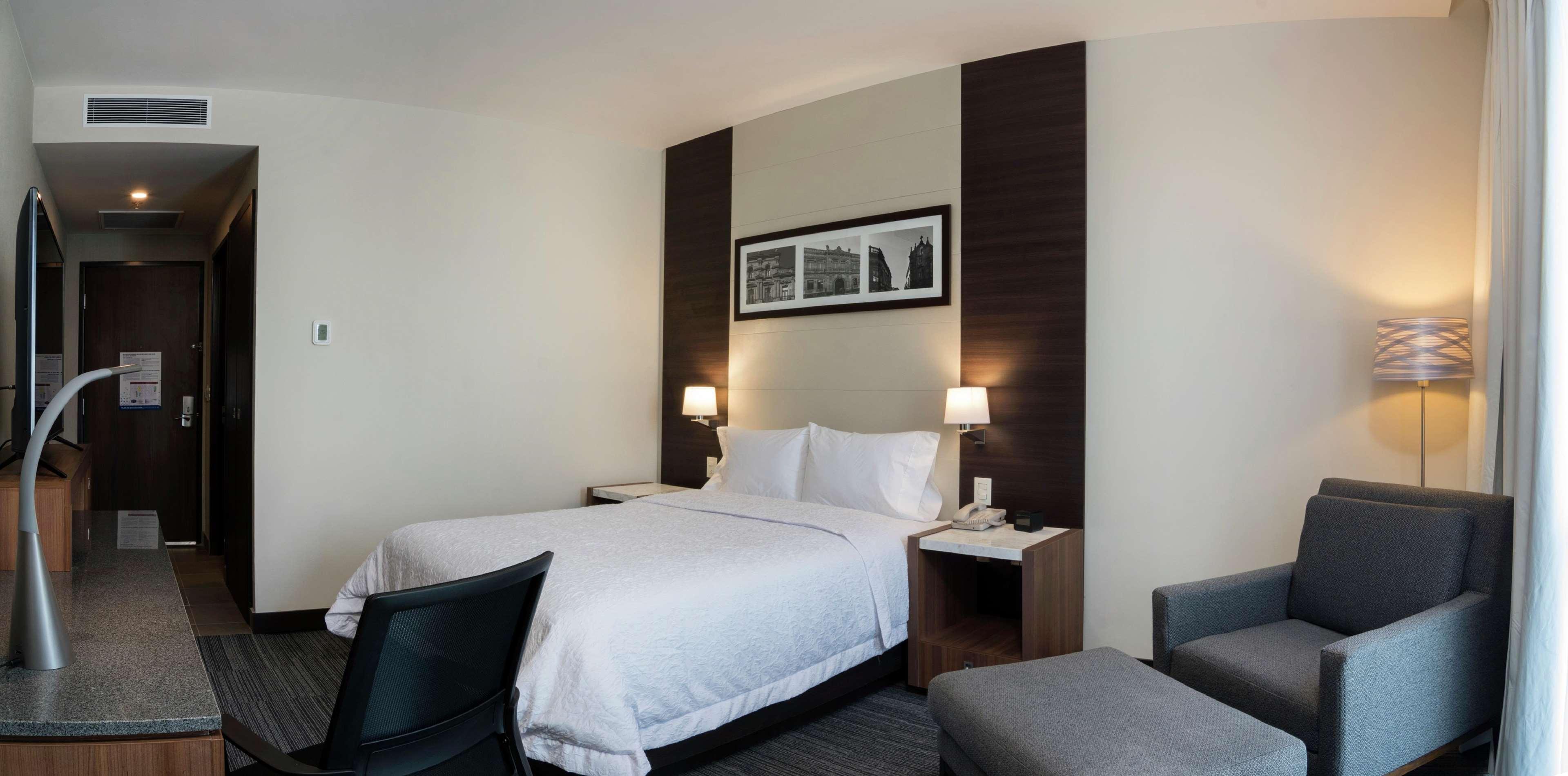 Hampton Inn And Suites San Luis Potosi Slp מראה חיצוני תמונה